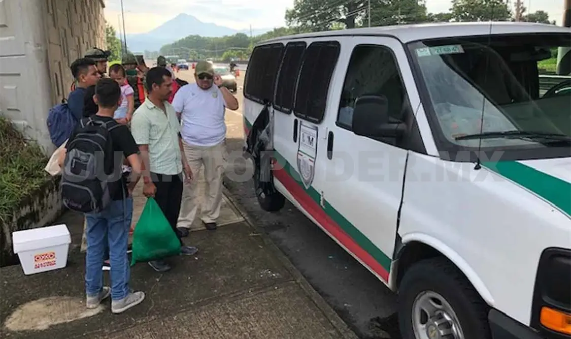 Migrantes burlan la ley con disfraces de payaso