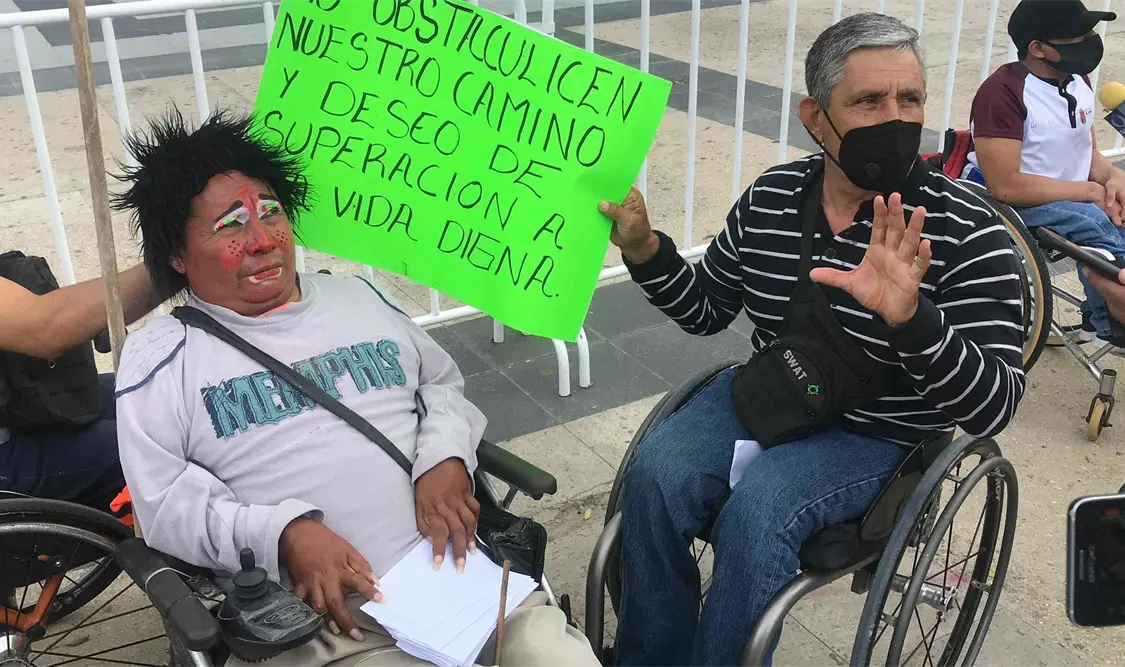 Discapacitados protestan por falta de transporte