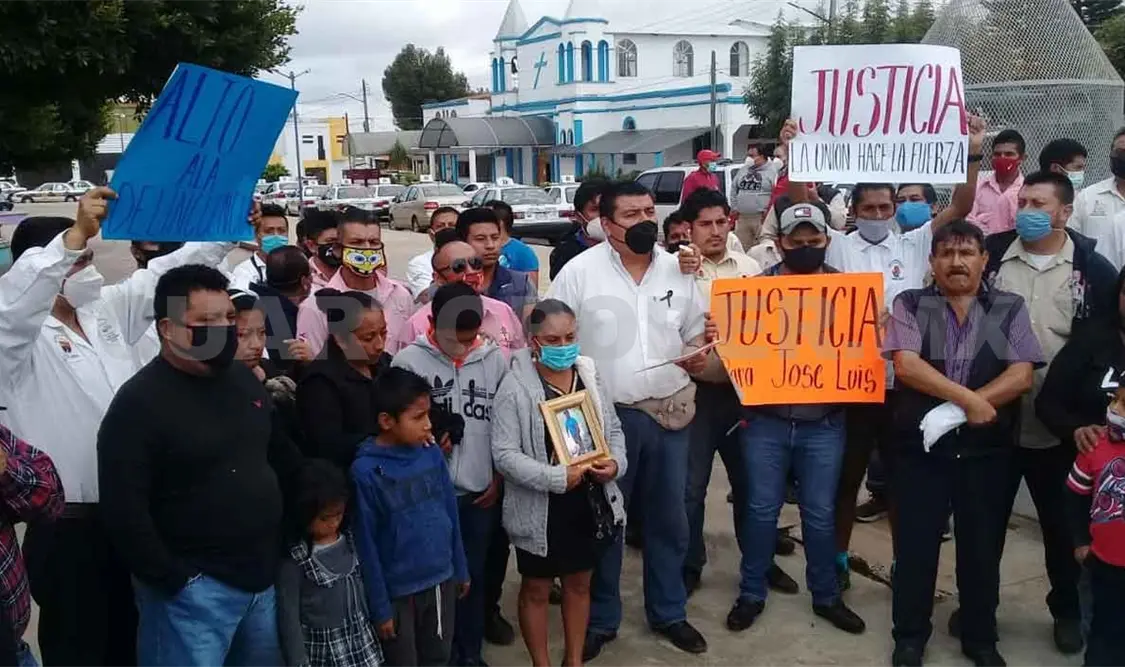 Taxistas realizan marcha para exigir justicia