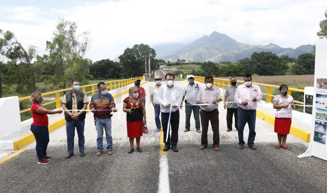 Realizan entrega de puente “Las Cruces” a ejidatarios