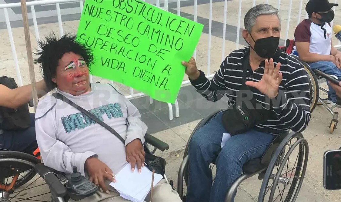 Discapacitados protestan por falta de transporte
