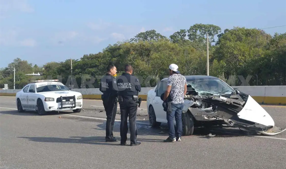 Se salva en mortal impacto en el crucero de la muerte