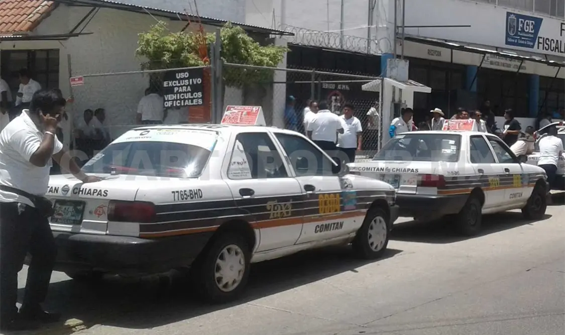 Los taxistas entregan cuenta al patrón, pagan sueldo de secretarias, renta de oficinas y gafetes de identificación. CP