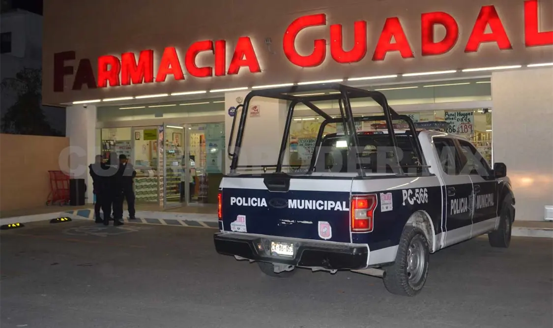 A los pocos minutos llegaron elementos de la Policía Municipal y Estatal para brindar el auxilio a los denunciantes. Ulises López / CP