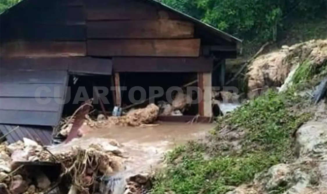 Viviendas afectadas por la fuerza de la corriente del agua. Moisés Lorenzo / CP