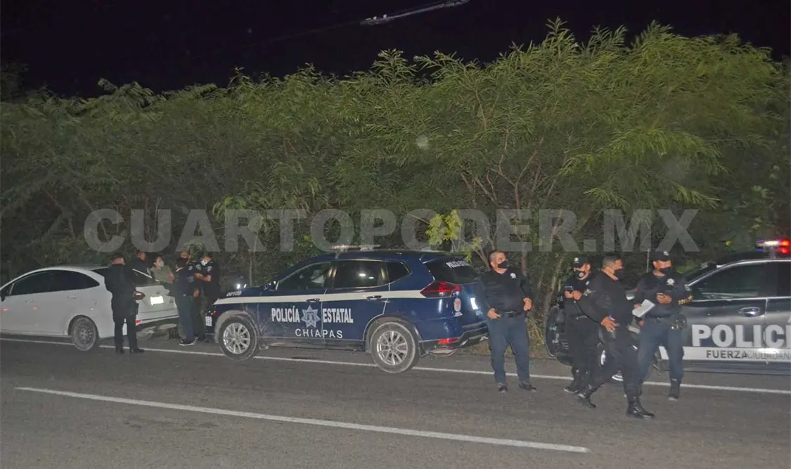 Pasadas las 18:10 horas elementos de la Policía Estatal y Municipal se trasladaron al lugar de los hechos para tomar conocimiento. Ulises López / CP