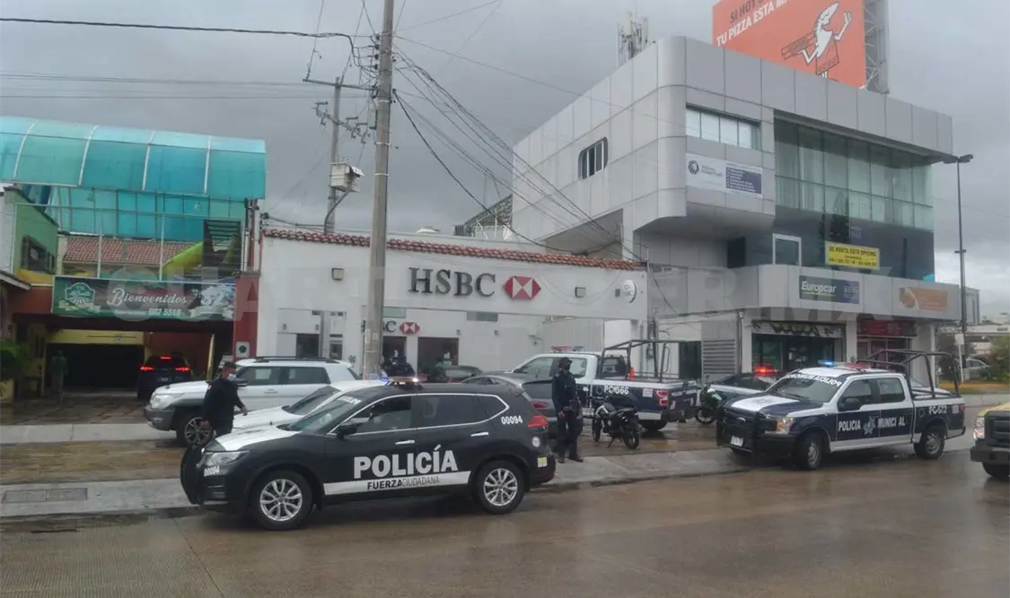 Se dijo que los hampones al apoderarse del botín huyeron a bordo de un vehículo. Ulises López / CP