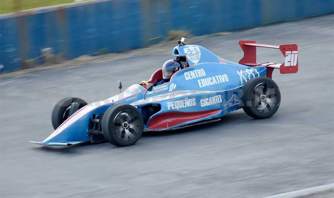 Hasta el momento la escudería Aury RT lidera la clasificación del campeonato de Automovilismo, luego de las primeras cinco fechas. Guillermo Ramos/CP