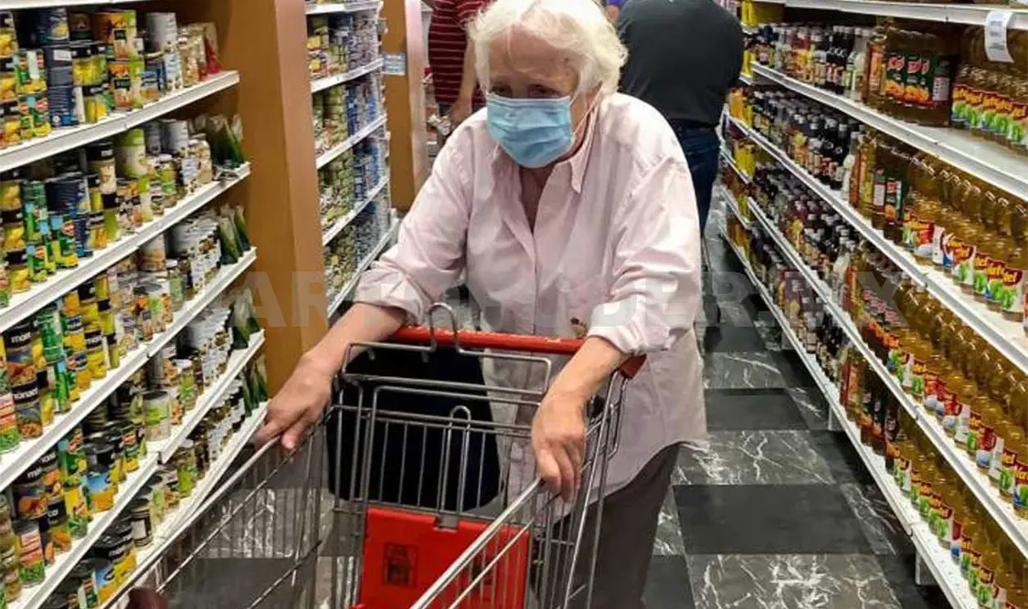 La pandemia y las advertencias de un aumento en contagios pueden generar “un comportamiento más cauteloso entre consumidores”. Twitter