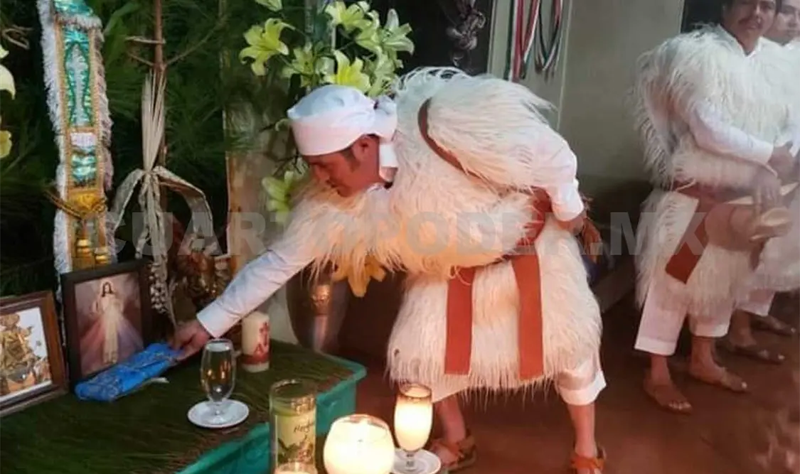 Siguiendo con las tradiciones, se llevó a cabo el conocido “teno’mbuntik” en el municipio de San Juan Chamula. Manuel Martínez / CP