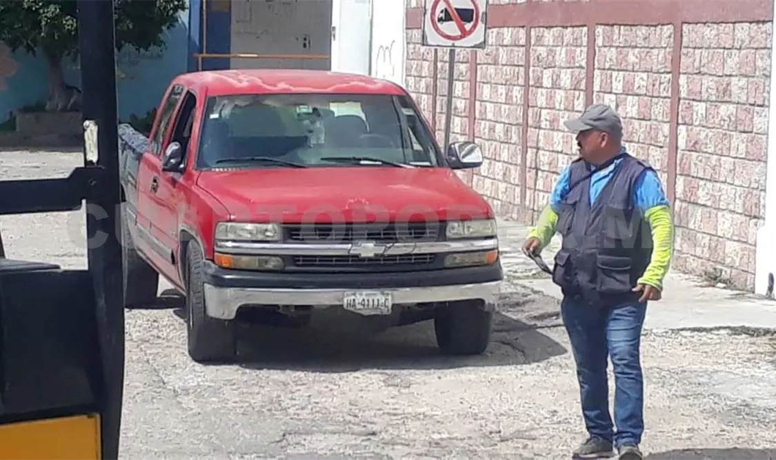 El conductor manejaba una camioneta e intentó atropellar a uno de los agentes de Tránsito que le marcaron el alto. Ricardo López / CP