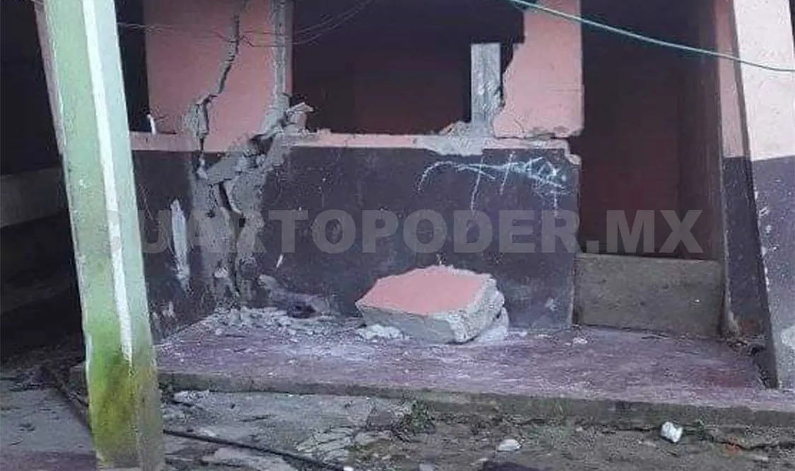 Severos daños sufrieron varias casas por el deslizamiento de la ladera. Moisés Lorenzo / CP
