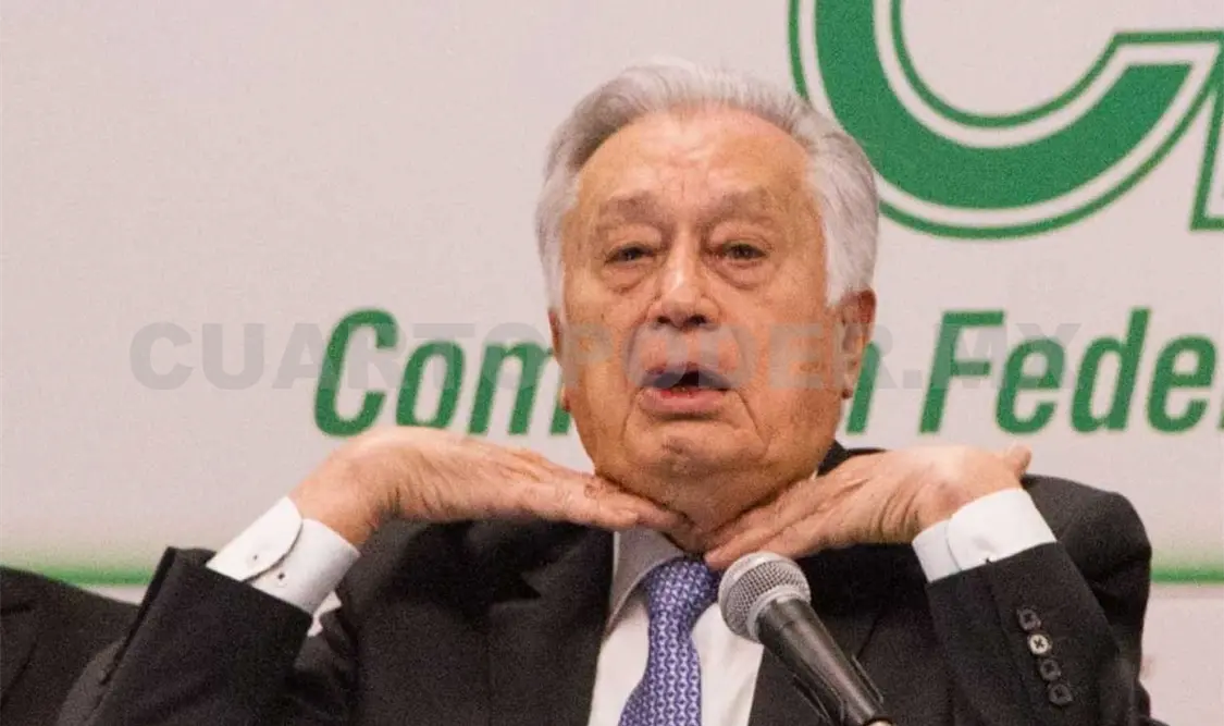 La solicitud de los legisladores es que se investigue a Bartlett Díaz -al centro de la imagen- y a otros servidores. Twitter