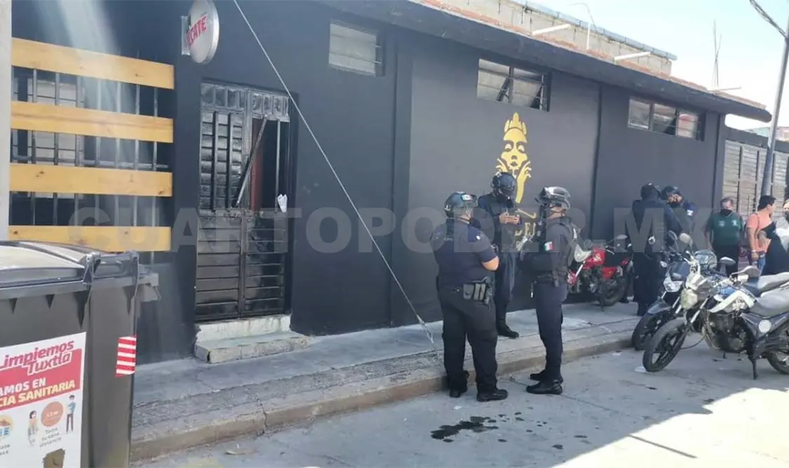 Al lugar del robo se constituyeron elementos de Seguridad Estatal y Municipal, además de peritos de la Fiscalía General Estado. Ricardo López / CP