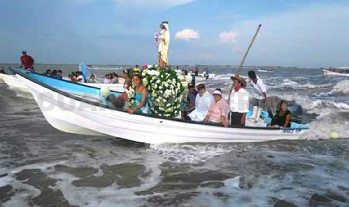 Se preparan los pescadores para el 12 de diciembre. Noel Vázquez / CP