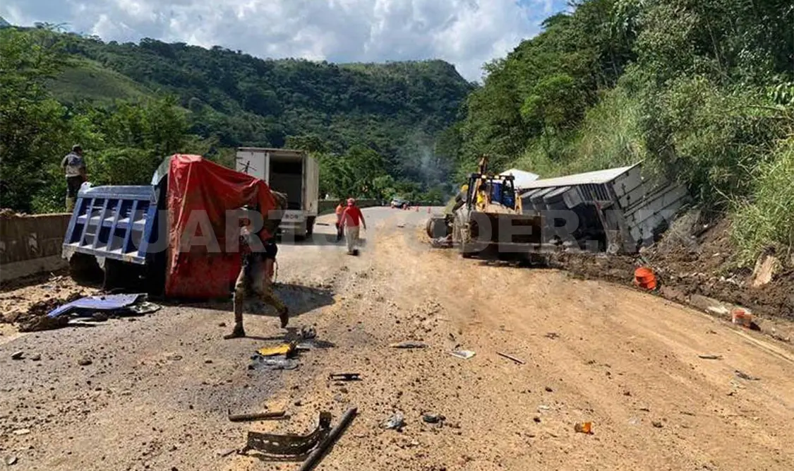 El accidente ocurrió en la autopista Las Choapas, a la altura del municipio de Mezcalapa. Ulises López / CP