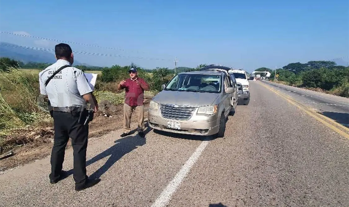 La persona, originaria de la capital chiapaneca, se desplazaba en una camioneta familiar al momento en que le marcaron el alto elementos de la GN. CP