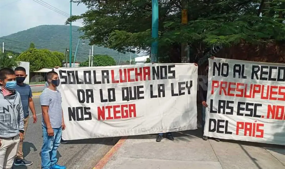 Los normalistas aseguran que continuarán con sus movilizaciones. CP
