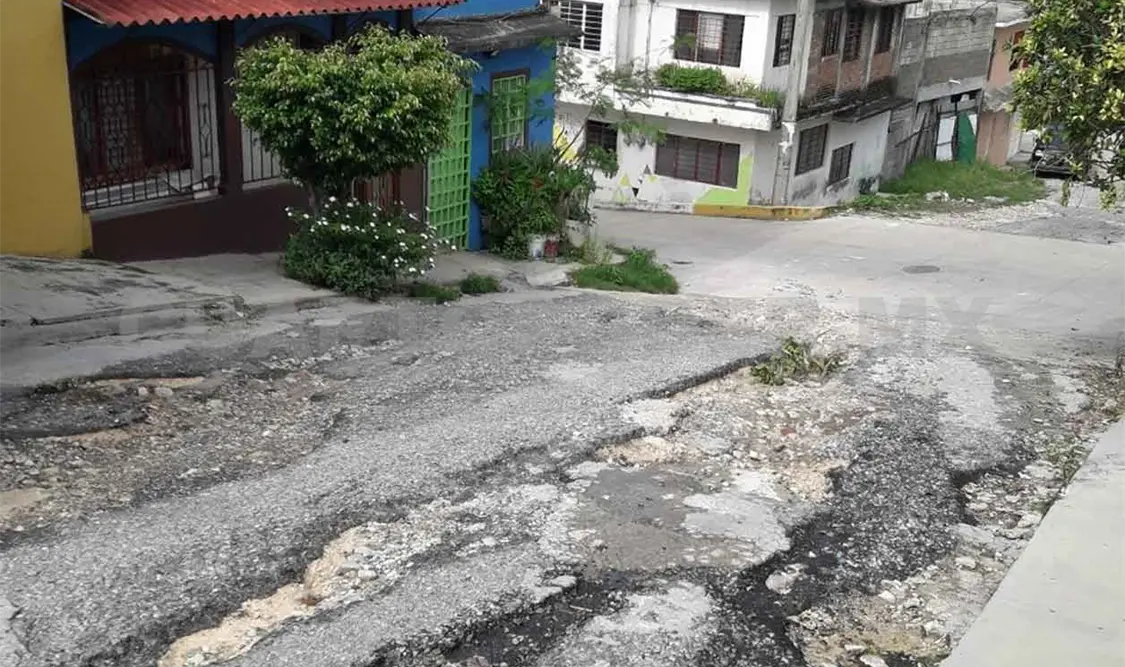 Colonos exigen atención por calles desechas