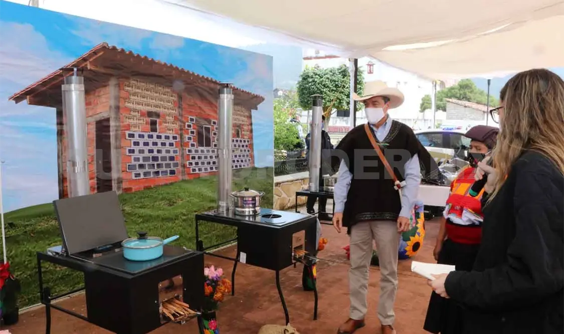 Arranca Rutilio entrega de estufas ecológicas