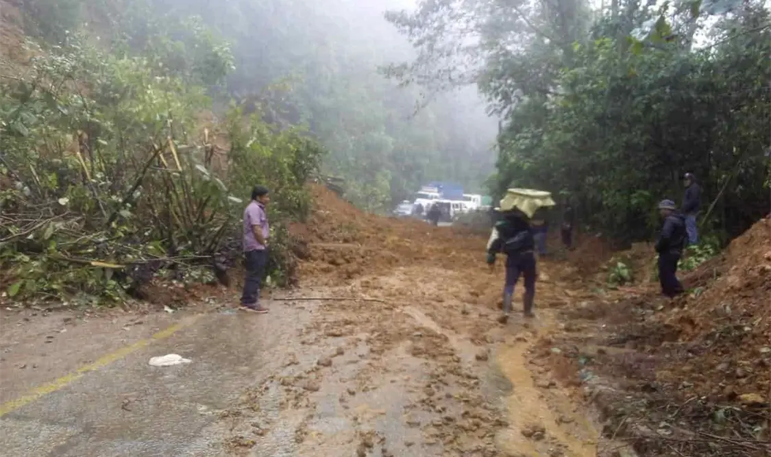 Deslaves y desbordamientos por lluvias