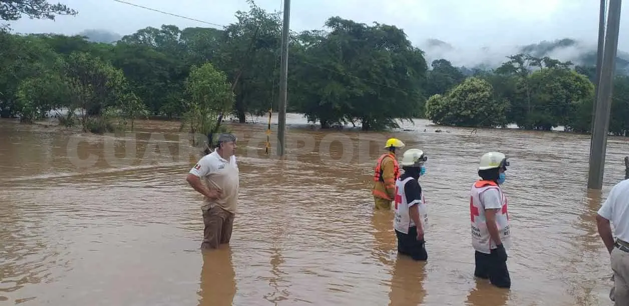Deslaves y desbordamientos por lluvias