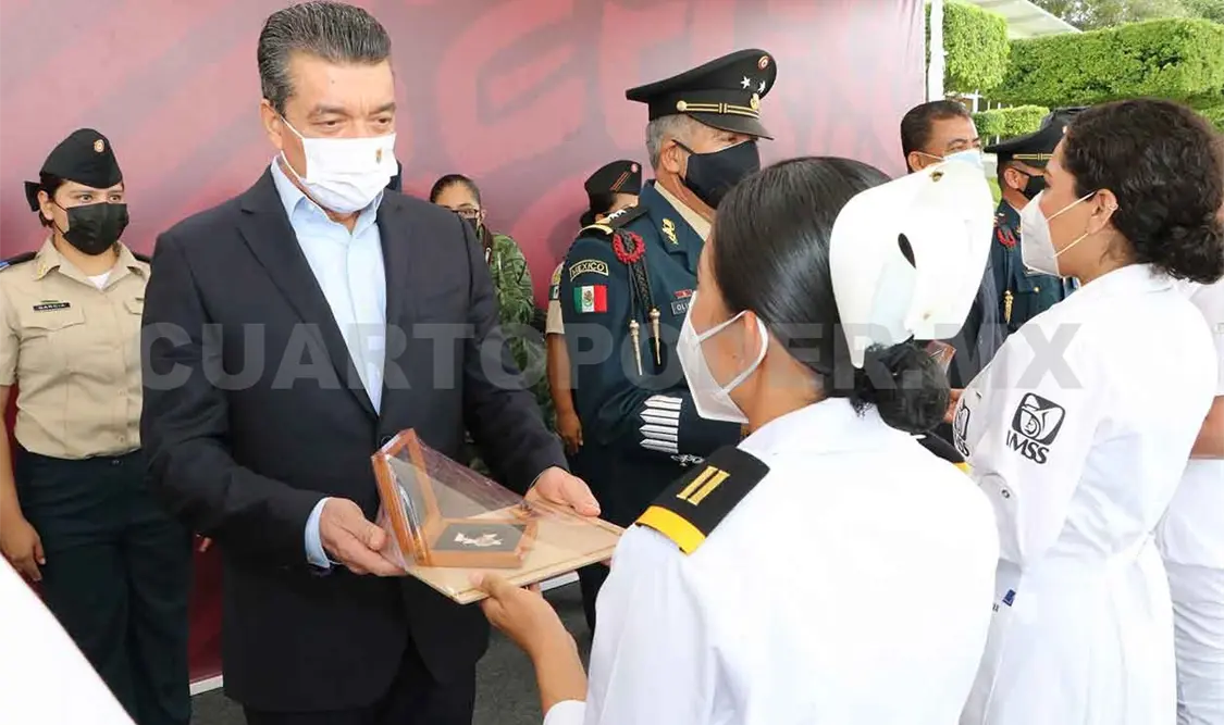 Asiste gobernador a ceremonia de ascensos
