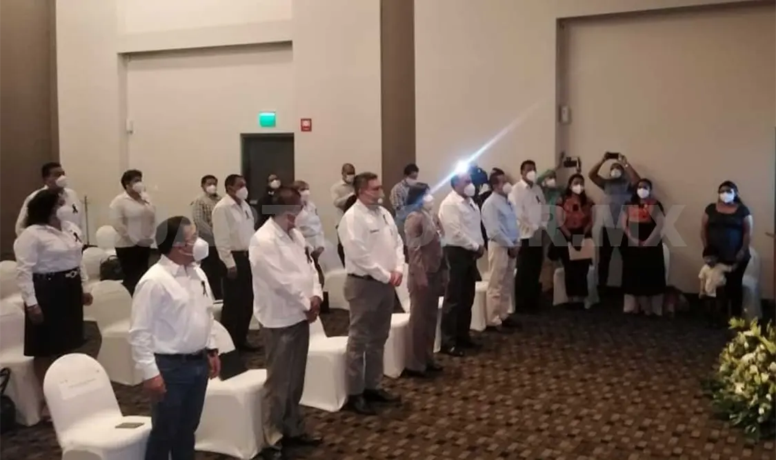 Rinden homenaje a docentes caídos en la pandemia