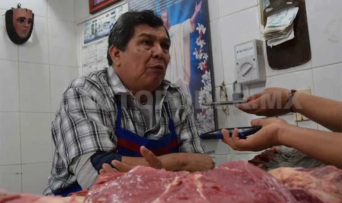 Juan Morales Sánchez, secretario del mercado Juan Sabines, dio a conocer que las lluvias han afectado a este sector por la pérdida de ejemplares. CP