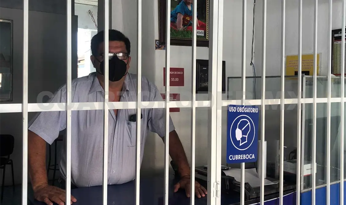 El comerciante Javier “N” invitó a la población a apoyar el consumo local. Guillermo Ramos / CP