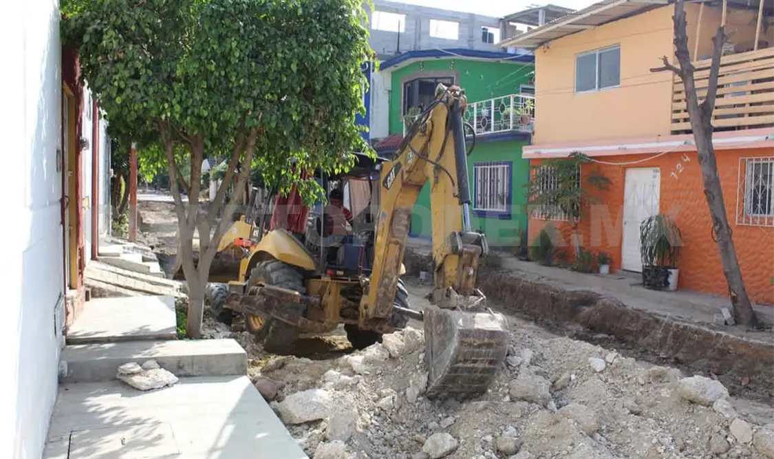 Avanza pavimentación de calles en la colonia Terán