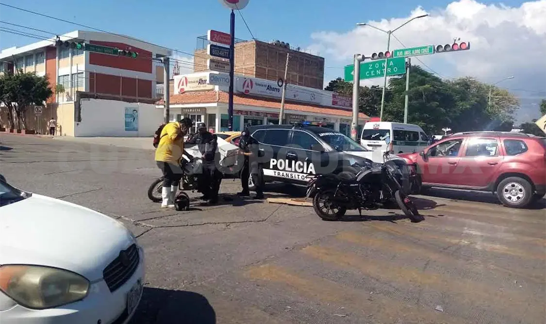 Repartidor de carnicería es embestido por automóvil