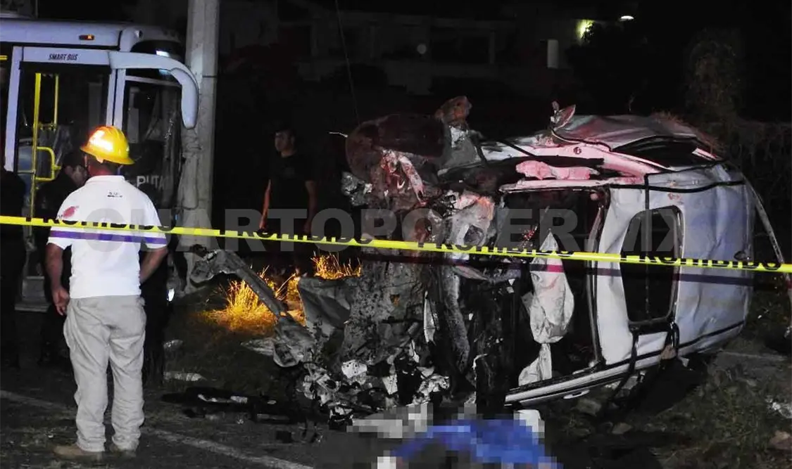 Un muerto y 20 heridos en fatal encontronazo