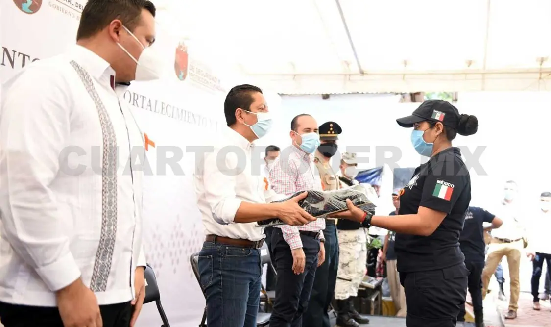 El fiscal general, Jorge Llaven Abarca, llamó a hombres y mujeres a cerrarle la puerta a la violencia en los hogares. CP