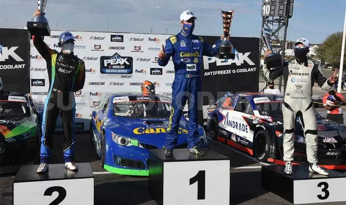 Rubén Rovelo, piloto del auto marcado con el número 28, del JV Motorsport, subió al podio en el autódromo Ecocentro. Cortesía