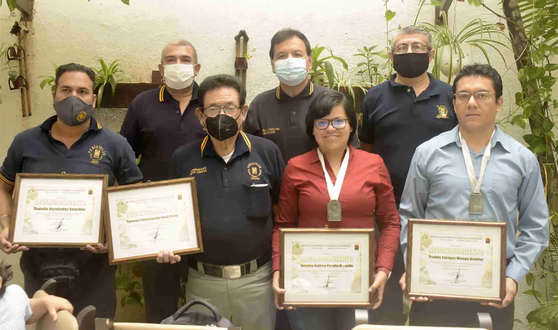 Integrantes del Pentathlón y los galardonados . Cortesía