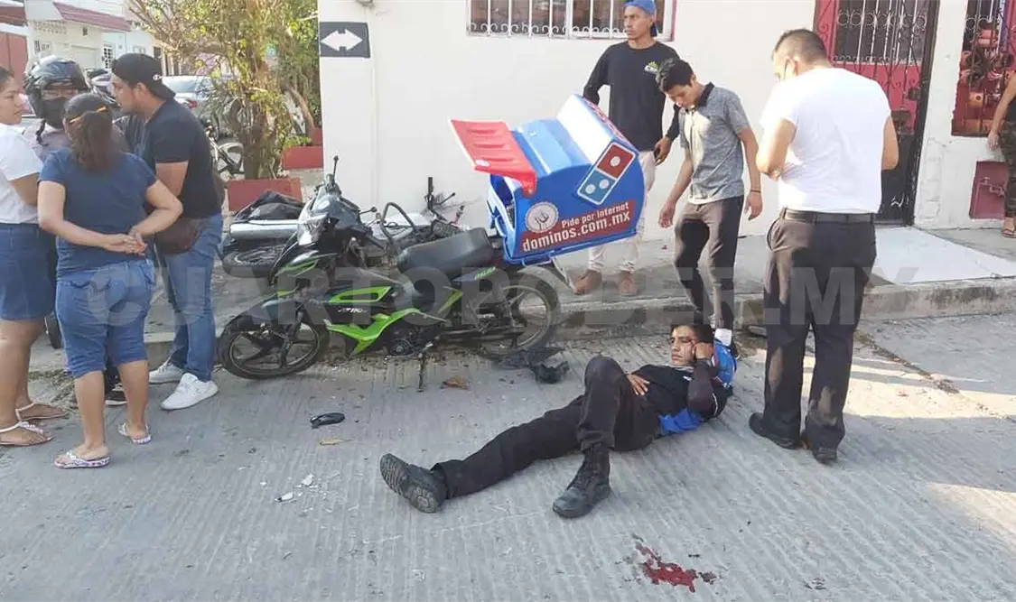 Colisionan motociclistas en Los Manguitos