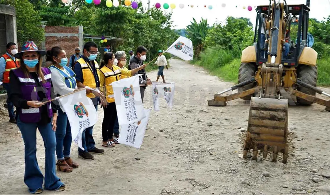 Pavimentación de camino beneficiará a cinco colonias