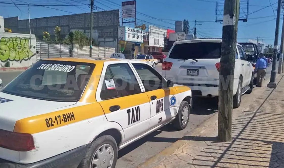 Intenta dar vuelta en “U” y lo impacta camioneta