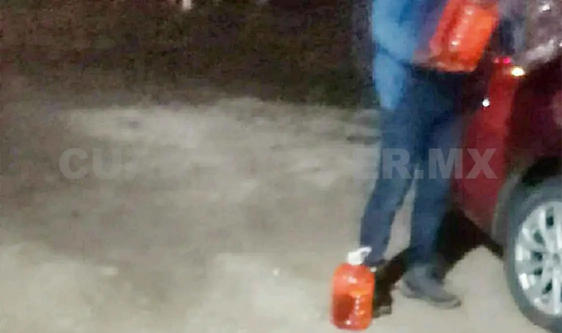 Denuncian venta ilegal de gasolina en una tienda