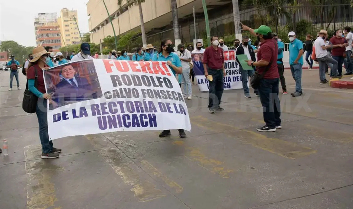 Sindicalizados exigen salida de rector