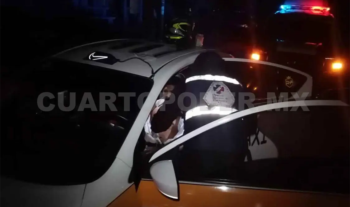 Hieren con arma blanca a taxista al resistirse a asalto