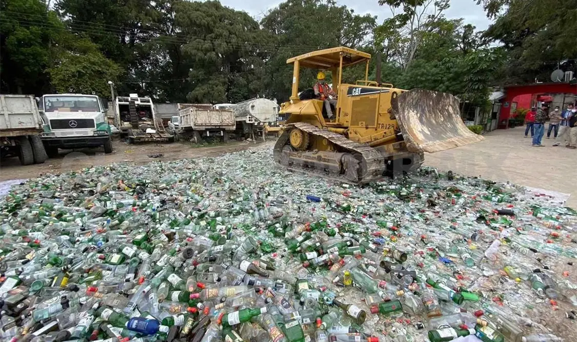 Se busca evitar que los envases vacíos sean rellenados con alcohol adulterado, lo cual puede resultar perjudicial para la salud. CP