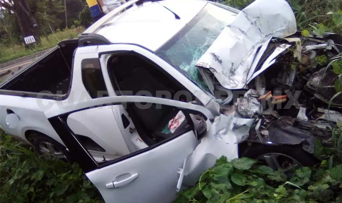 El accidente ocurrió sobre el tramo carretero Tuxtla Chico-Ciuad Hidalgo, la camioneta responsable abandonó la cinta asfáltica. Víctor Sánchez / CP