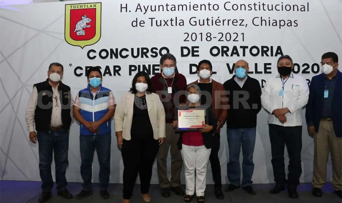 Entregan premios de concurso de oratoria