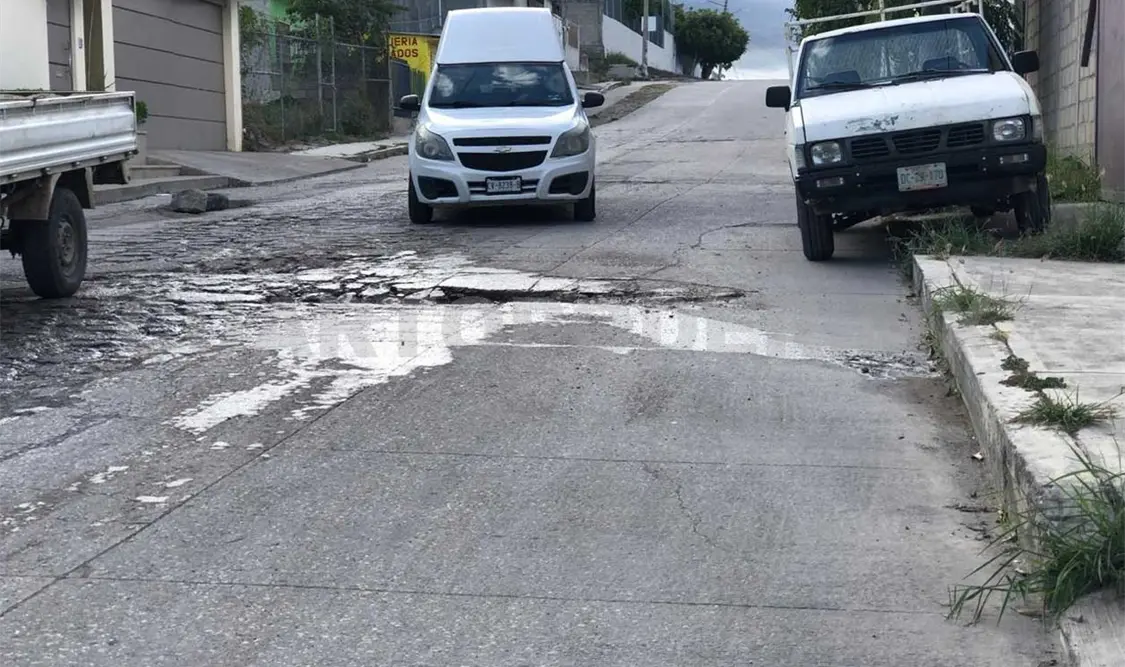 Ignoran reclamos de reparación de calles