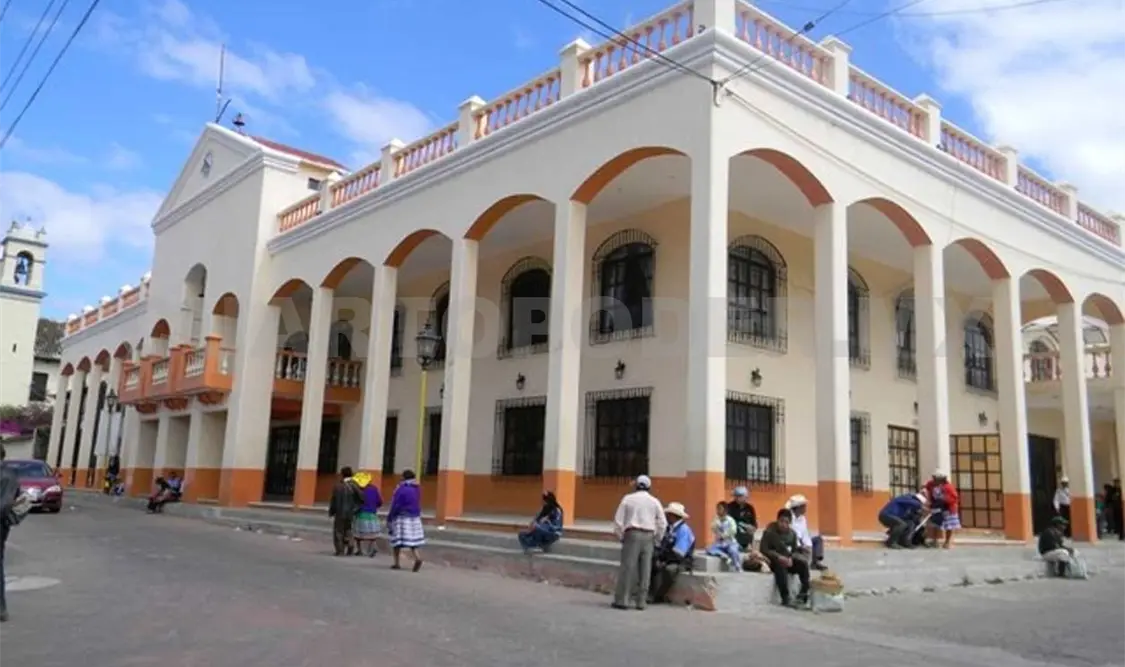 Señalan a alcalde de incumplir compromisos