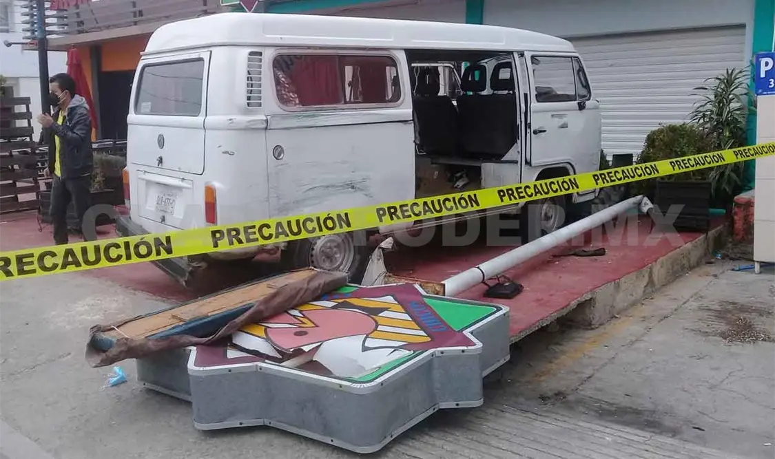 Cinco heridos en choque en bulevar
