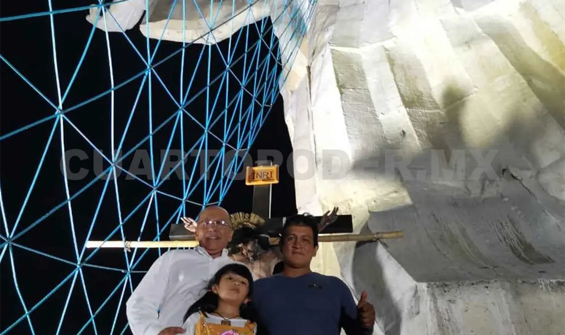 Cristo Pescador con iluminación escénica