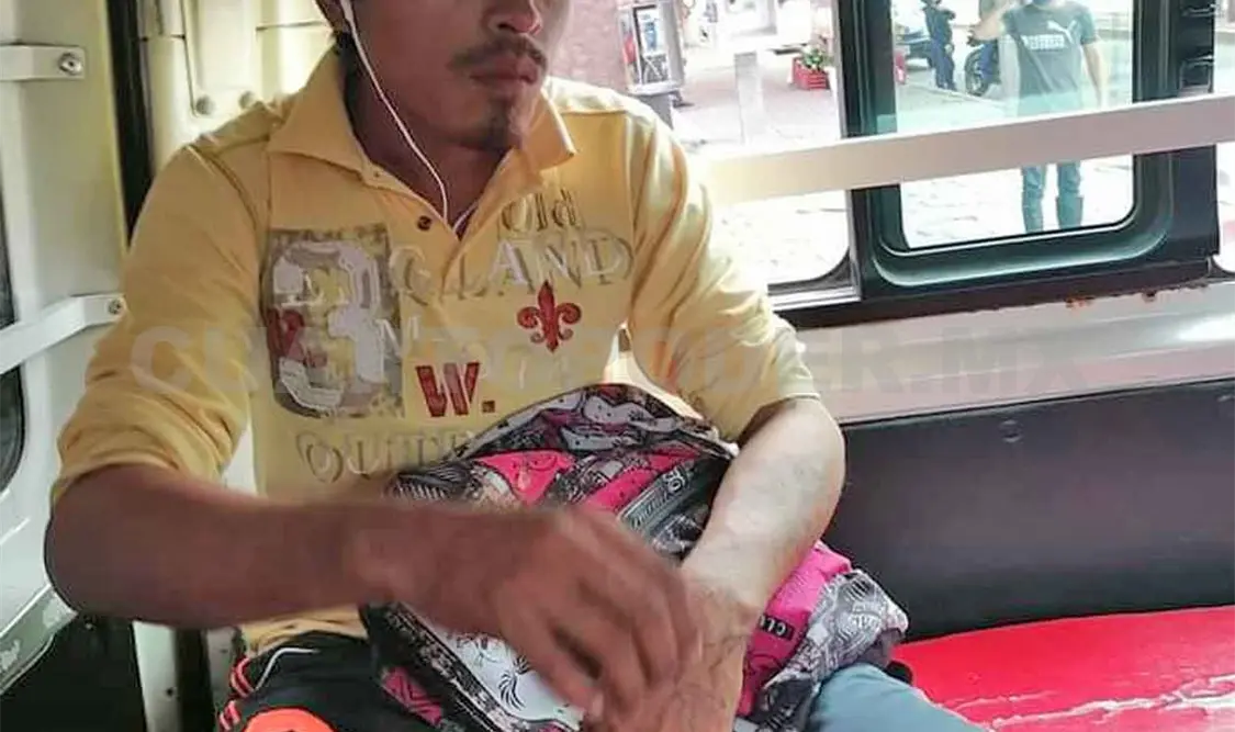 Mujer es acosada en transporte colectivo